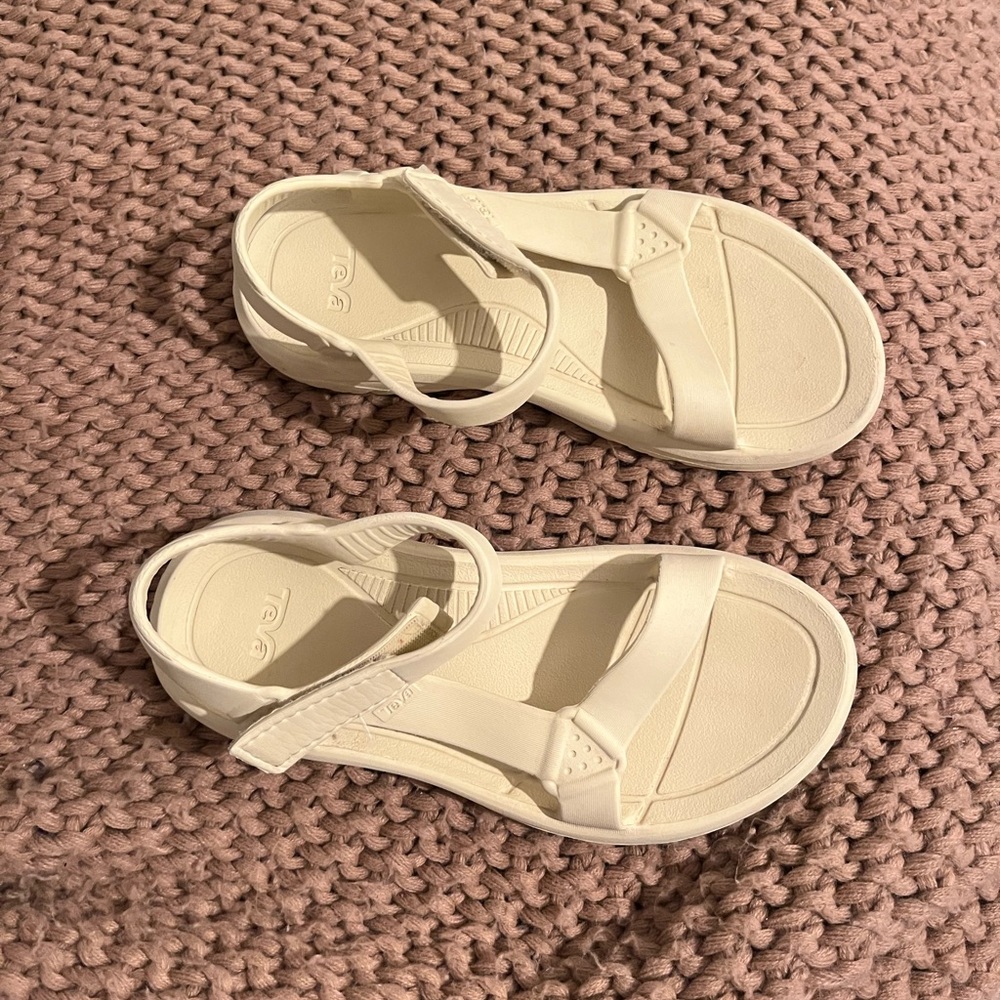 Yellow Tevas